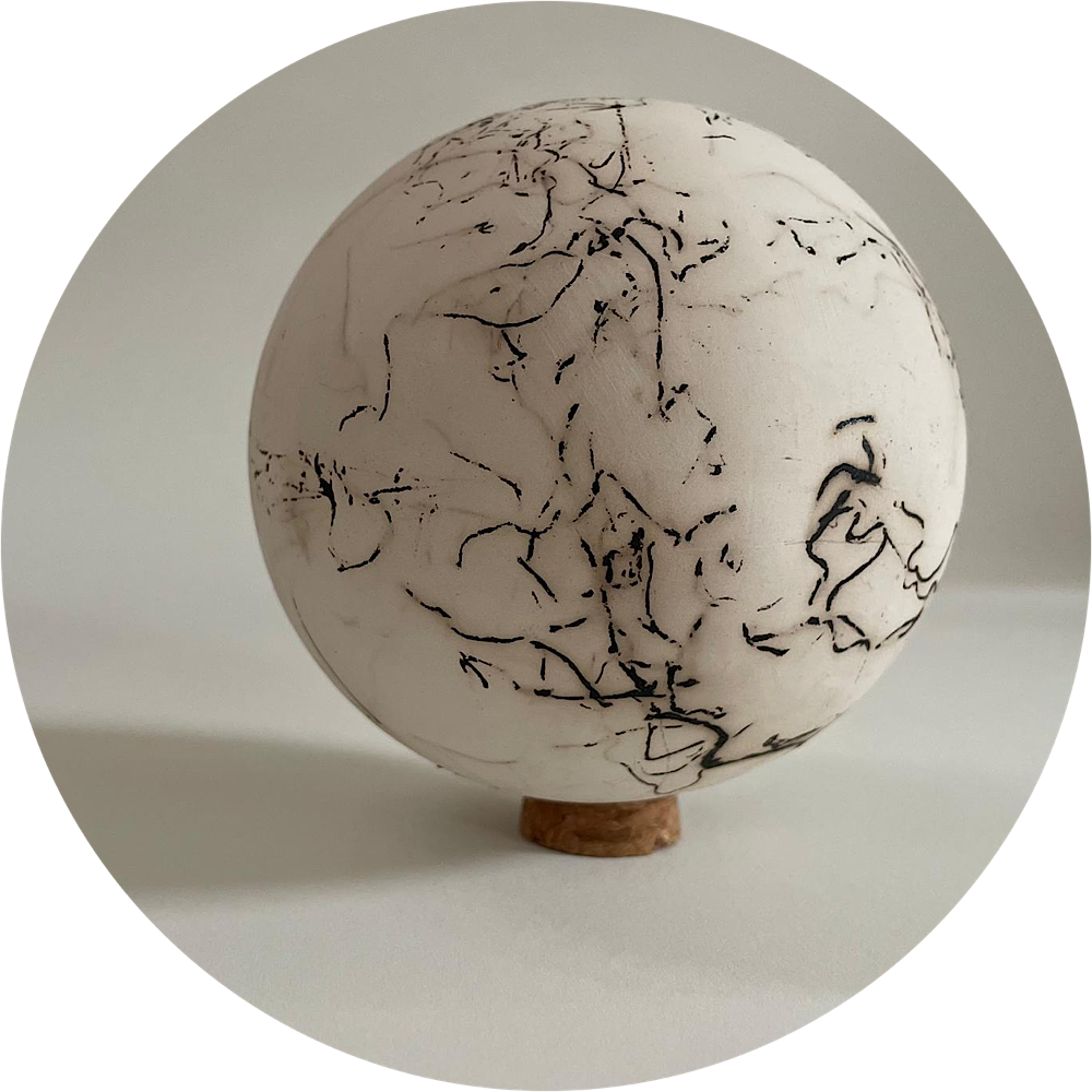 Bolvormige urn met paardenhaar